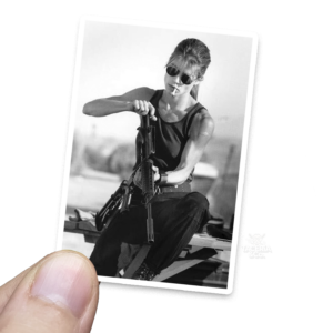 Sticker | Terminator Sarah Connor Cargando Balas